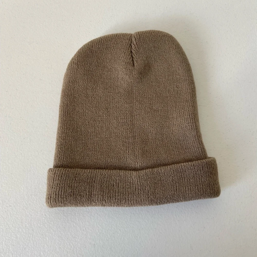 EUC Women’s beige tan knit 100% acrylic stretchy beanie winter hat warm snow